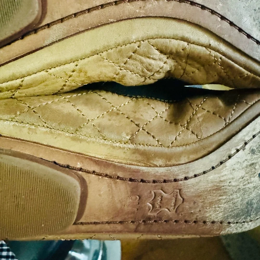Tory Burch Leather flats in tan caramel nude and black, size 6